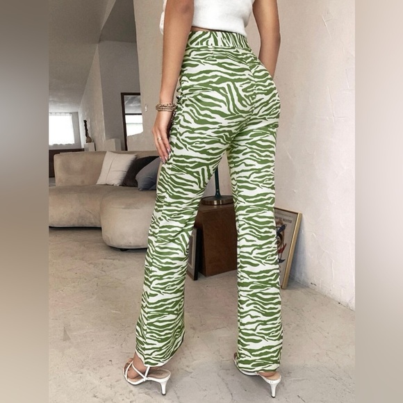 Zebra Stripe Flare Leg Pants - Picture 3 of 4